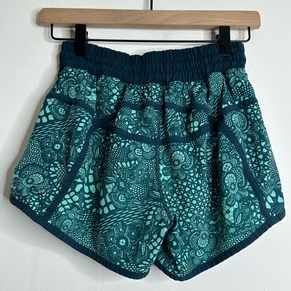 Lululemon Women’s Tracker Short IV Size 6 - Picture 4 of 11